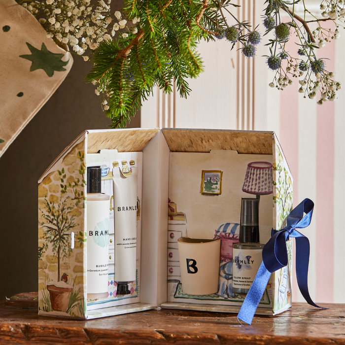 Christmas Cottage | Gift | Relax | Luxury | Natural Beauty