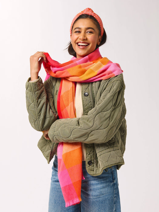 Caroline Scarf, Pink