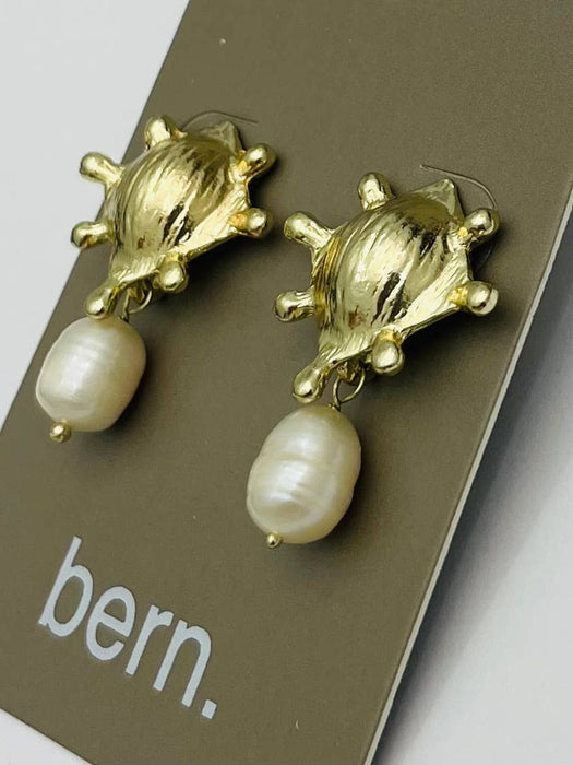 Earrings, En Vogue, Gold & Pearl
