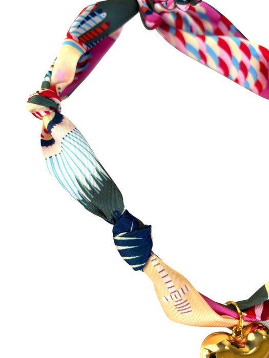Capri scarf necklace: Pearl heart